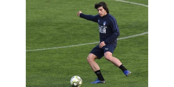 Sandro Tonali si unisce all'Associazione Calcio Milan per realizzare il suo sogno d'infanzia